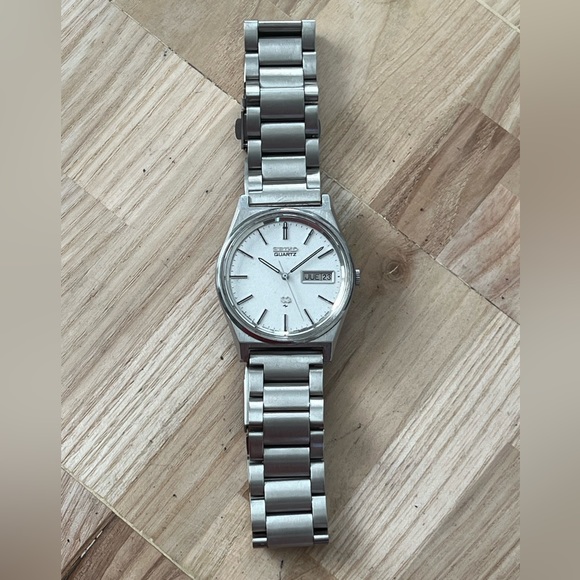 Seiko SQ Vintage Men’s Watch Stainless Bracelet Case Dial Day Date Window - Picture 8 of 16